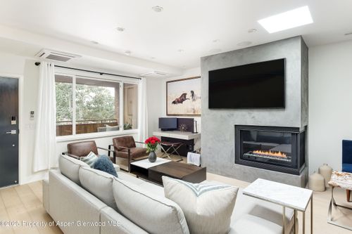 8-450 S Original St, Aspen, CO, 81611-2046 | Card Image