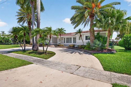 313 Se 6th St, Dania Beach, FL, 33004-4722 | Card Image