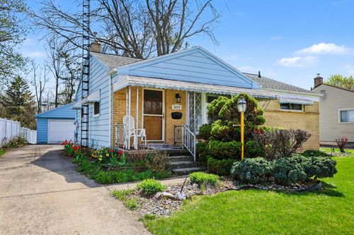 3223 Timber Dr, Lansing, MI, 48917-2338 | Card Image