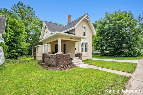 947 Main St, Ionia, MI, 48846-1905 | Card Image