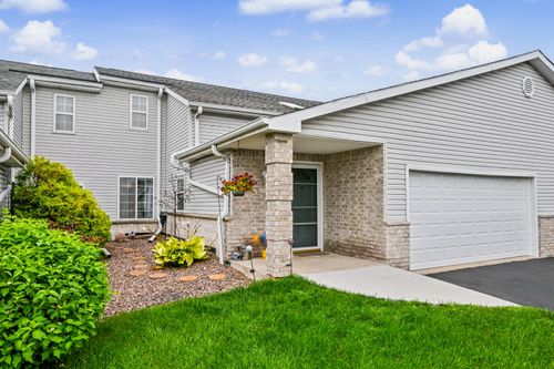 3484 W Sycamore St, Franklin, WI, 53132-8370 | Card Image