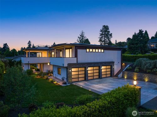 8926 Ne 36th St, Yarrow Point, WA, 98004-1237 | Card Image