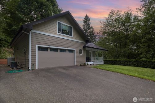 15613 230th Ave Se, Issaquah, WA, 98027-8426 | Card Image