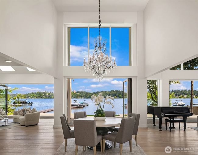 8620 N Mercer Way, House other with 5 bedrooms, 5 bathrooms and 3 parking in Mercer Island WA | Image 4
