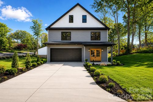 908 30th Avenue Dr Nw, Hickory, NC, 28601-9001 | Card Image
