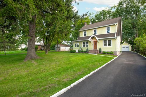 7 Nanuet Ave, Nanuet, NY, 10954-3204 | Card Image