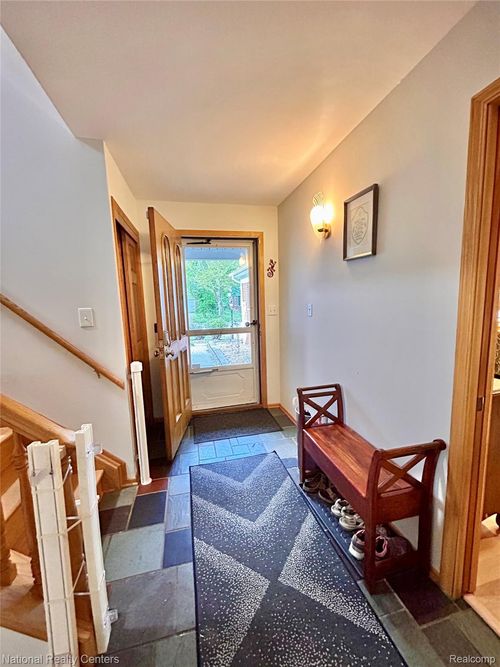 2182 Yorktown Dr, Ann Arbor, MI, 48105-2943 | Card Image