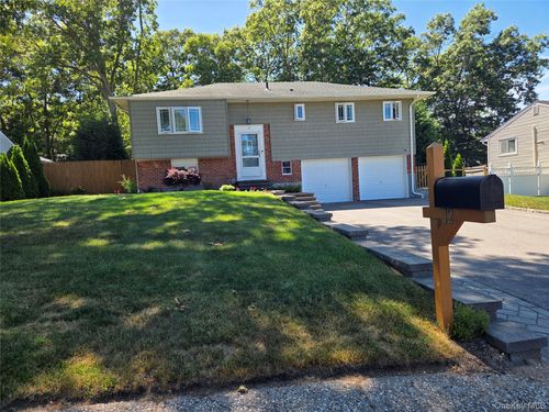 12 Wayside Ln, Smithtown, NY, 11787-2420 | Card Image