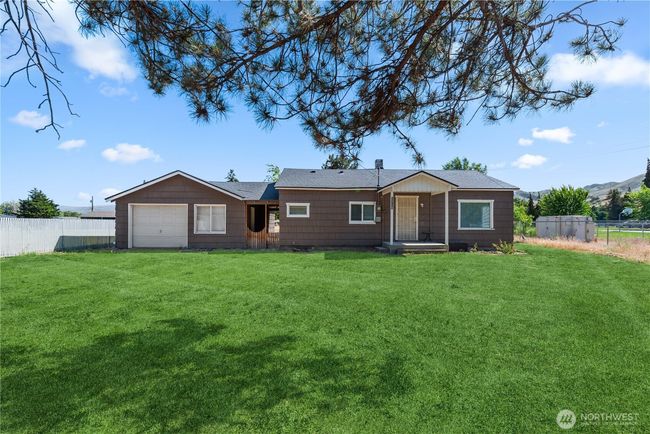 1715 Locust St, House other with 3 bedrooms, 1 bathrooms and 1 parking in Wenatchee WA | Image 4