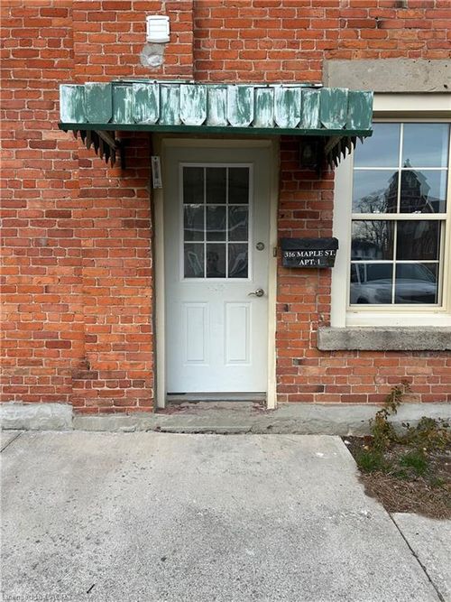 {{alt}} | Card Image