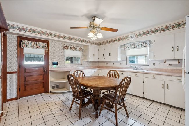 LIGHT AND BRIGHT EAT-IN KITCHEN~ | Image 6