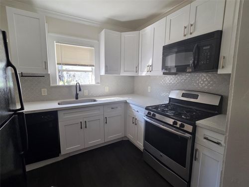 b-12-114 Canton St, Houston, TX, 77012-1422 | Card Image