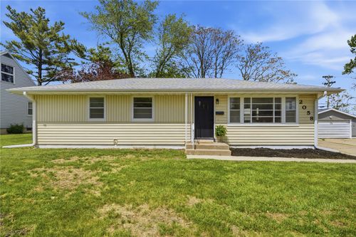 2058 42nd St Ne, Cedar Rapids, IA, 52402-2930 | Card Image