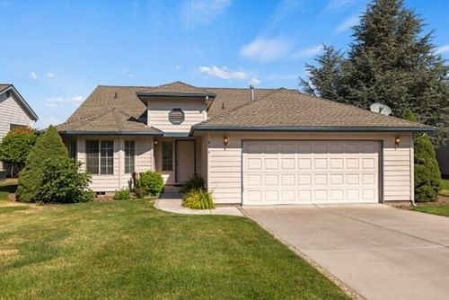895 Hanks St, Klamath Falls, OR, 97601-1244 | Card Image