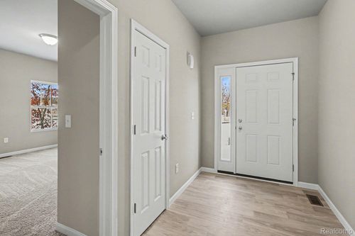 386 Dorchester Dr, Howell, MI, 48855-6420 | Card Image