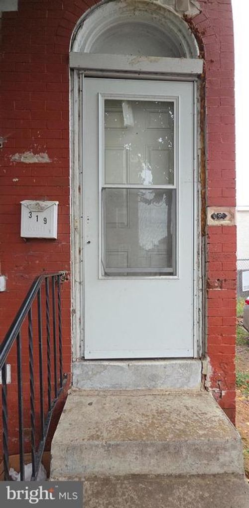319 E 10th St, WILMINGTON, DE, 19801-3604 | Card Image