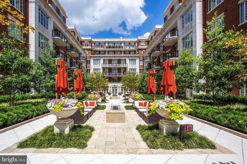 322-6900 Fleetwood Rd, MCLEAN, VA, 22101 | Card Image