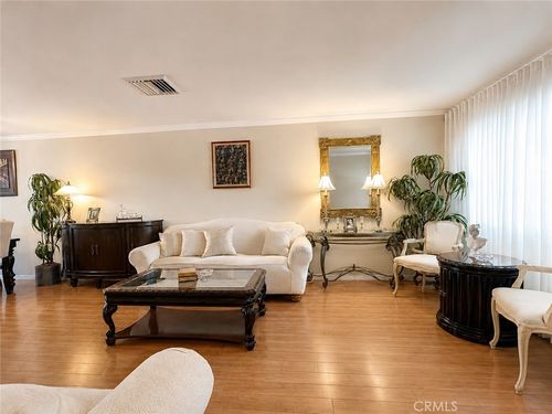 3-17041 Roscoe Blvd, Northridge, CA, 91325-5204 | Card Image