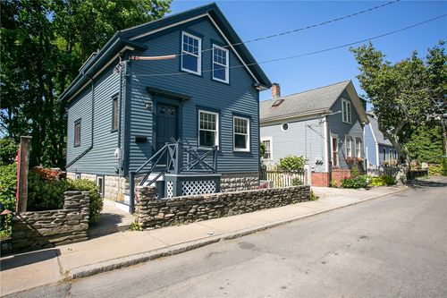 5 Cherry St, Newport, RI, 02840-1922 | Card Image
