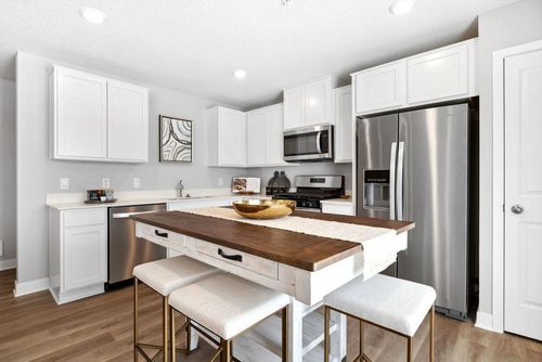 13717 Kaylemore Trl, Rosemount, MN, 55068-4865 | Card Image
