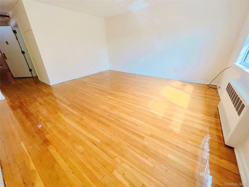 2-61-50 219th St, Oakland Gardens, NY, 11364-2243 | Card Image