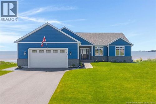 605 Sea St, Saint John, NB, E2M2N5 | Card Image