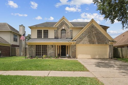 2112 Castle Drive, League City, TX, 77573 | Card Image