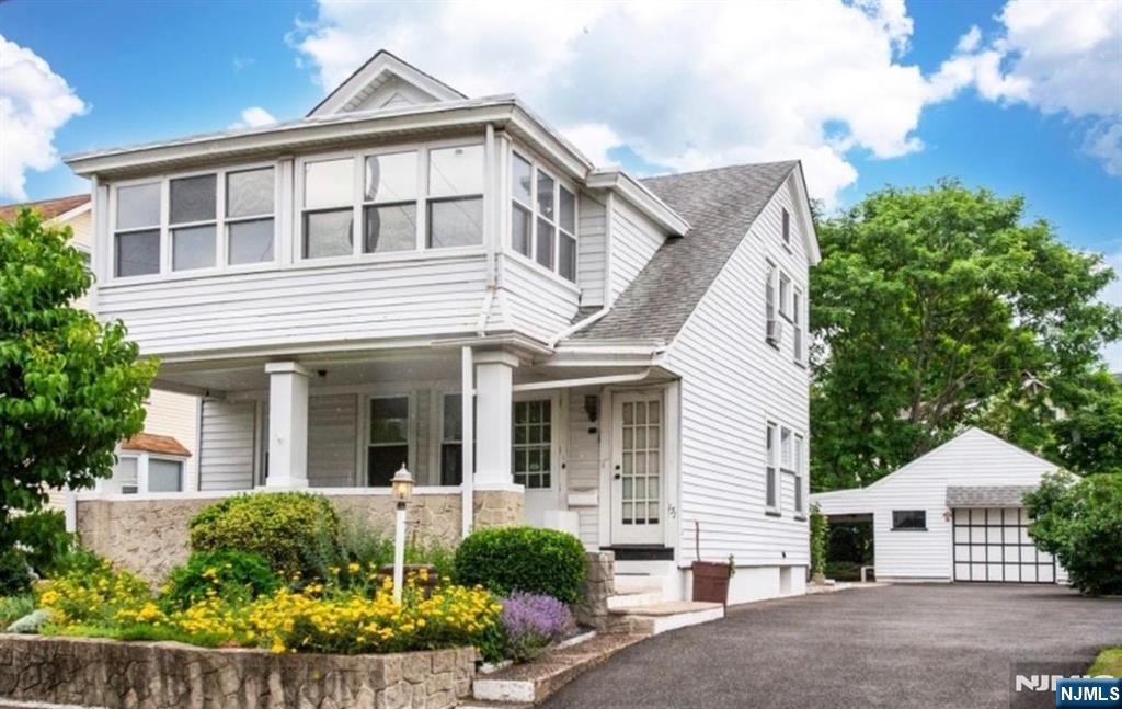 Residential Lease in Hawthorne