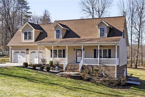 2920 Brushy Mountain Road, Wilkesboro, NC, 28697 | Card Image