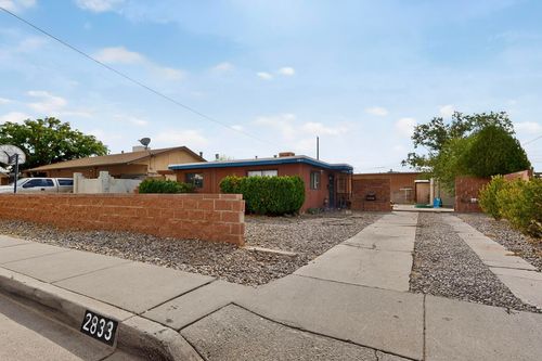 2833 Hermosa Dr Ne, Albuquerque, NM, 87110-2824 | Card Image