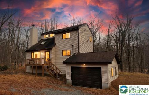 19 Livingston Ln, Clifton Township, PA, 18424-8992 | Card Image