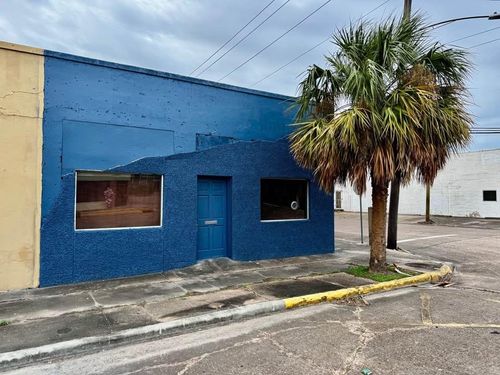 131 W Broad St, Freeport, TX, 77541-5725 | Card Image