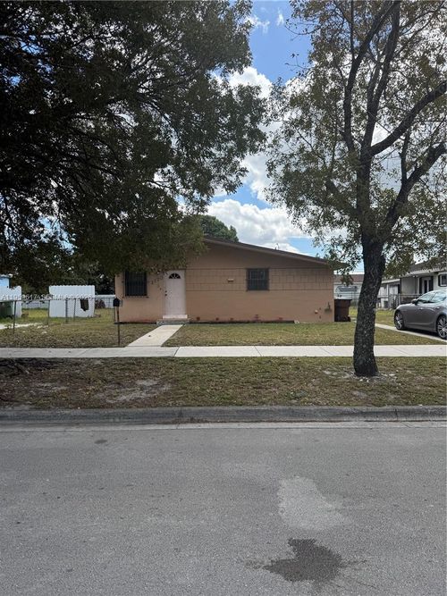 1270 W 31st St, Hialeah, FL, 33012-4804 | Card Image