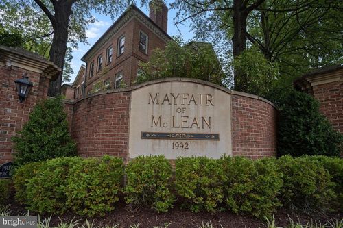 2053 Mayfair Mclean Ct, Falls Church, VA, 22043-1754 | Card Image
