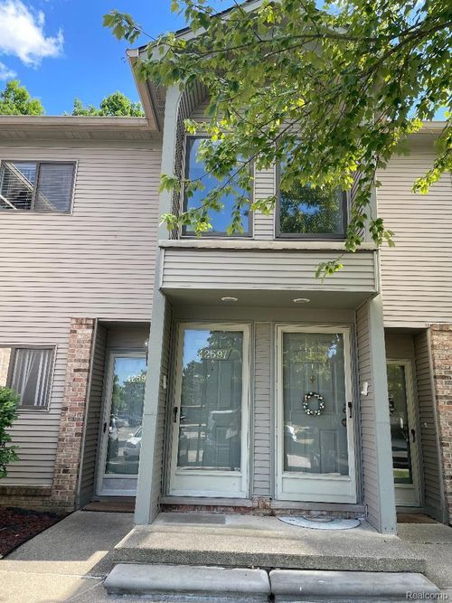 90-42597 Lilley Pointe Dr, Canton, MI, 48187-3856 | Card Image