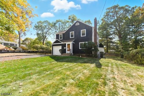 79 Irving Ave, Livingston, NJ, 07039-2945 | Card Image