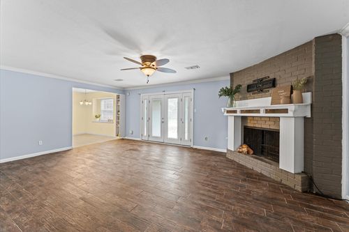427 Whitecap Dr, El Lago, TX, 77586-5816 | Card Image