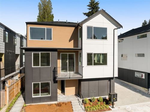 18000 C 10th Ave Ne, Shoreline, WA, 98155 | Card Image