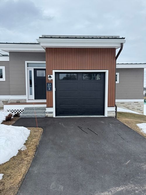 unit-4-37 Vantagepoint Dr, Laconia, NH, 03246-4311 | Card Image
