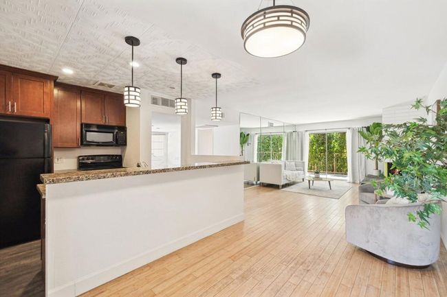 Dining | Image 6