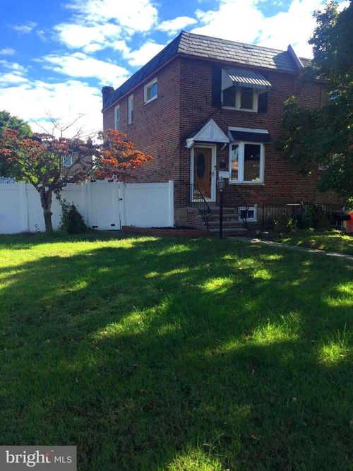 900 Maple Ave, GLENOLDEN, PA, 19036-1117 | Card Image