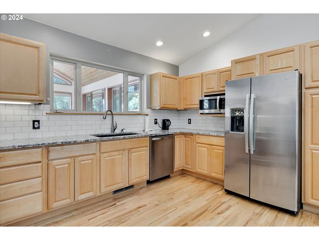 Kitchen | Image 12