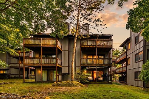 2163 Pinebrook Trl, Cuyahoga Falls, OH, 44223-2587 | Card Image