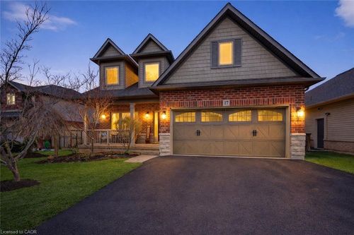 17 Heathcote Crt, Grimsby, ON, L3M0A6 | Card Image
