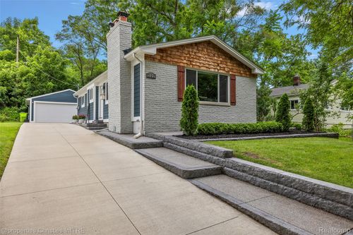 222 N Alice Ave, Rochester, MI, 48307-1808 | Card Image