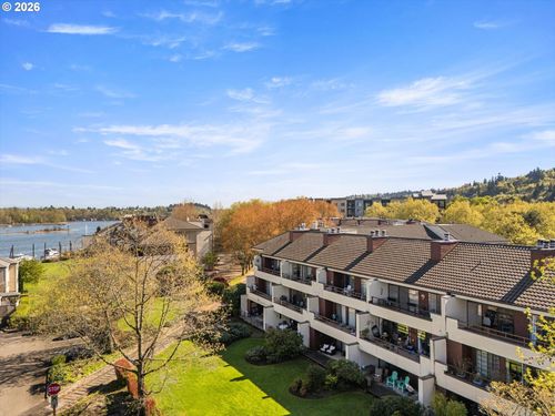 unit-311-b2-5150 S Landing Dr, Portland, OR, 97239-5940 | Card Image