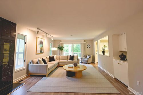 6726 Red Cedar Ln, West Bloomfield, MI, 48324-3768 | Card Image