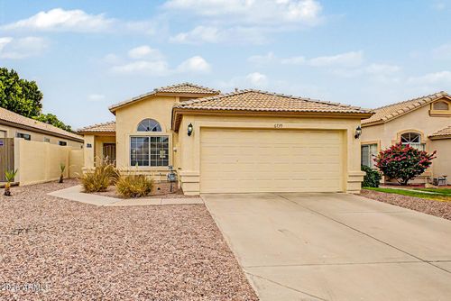 6735 E Melrose St, Mesa, AZ, 85215-1604 | Card Image