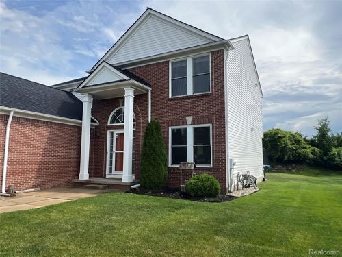 7753 Turrillium Ln, Waterford, MI, 48327-4347 | Card Image