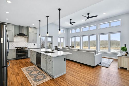 725 N Linden St, Belle Plaine, MN, 56011-2069 | Card Image